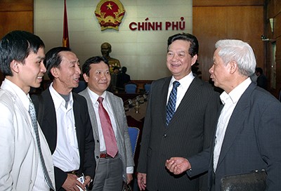 Премьер-министр Вьетнама провел рабочую встречу с экономическими специалистами - ảnh 1