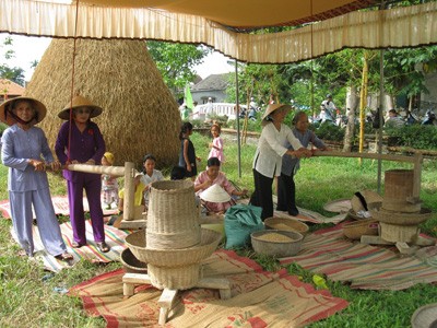 Жители общины Тханьтхюй готовятся к празднику «Деревенский базар» - ảnh 5