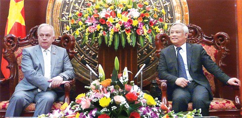 Вице-спикер вьетнамского парламента принял делегацию Комитета Госдумы РФ по... - ảnh 1