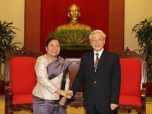 Генсек ЦК КПВ Нгуен Фу Чонг принял председателя Федерации лаоских женщин - ảnh 1