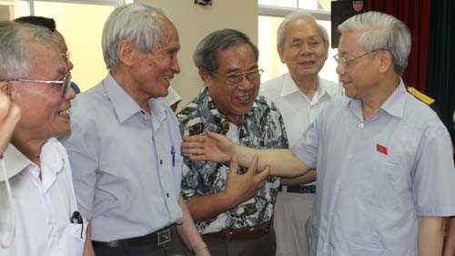 Генеральный секретарь ЦК КПВ Нгуен Фу Чонг встретился с избирателями Ханоя - ảnh 1