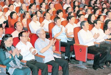 Художественная программа, посвященная дню рождения президента Хо Ши Мина - ảnh 2