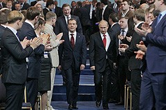 Медведев обязался повысить эффективность деятельности «Единой России» - ảnh 1