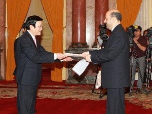 Президент Чыонг Тан Шанг принял послов зарубежных стран - ảnh 1