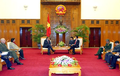 Министр обороны США Леон Панетта нанёс визит премьер-министру Нгуен Тан Зунгу - ảnh 2