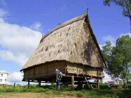 Реставрация домов «ронг» и строительство новой деревни в провинции Контум - ảnh 2