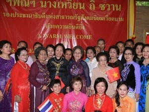 Поездка вице-президента СРВ Нгуен Тхи Зоан в таиландскую провинцию Нахон Паном - ảnh 1