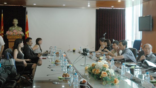 Радио «Голос Вьетнама» приняло делегацию корпорации Media Corp Singapore - ảnh 1