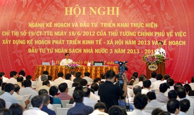 Вьетнамское правительство придерживается курса на стабилизацию макроэкономики... - ảnh 1