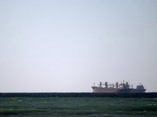 Иран объявил о контроле над Ормузским проливом - ảnh 1