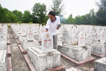 Служитель кладбища Хо Суан Тхань - ảnh 1