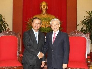 Генеральный секретарь ЦК КПВ Нгуен Фу Чонг принял вице-премьера Лаоса - ảnh 1