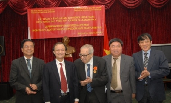 Вьетнам наградил российского профессора орденом Дружбы - ảnh 1