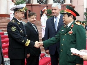 Министр обороны Вьетнама Фунг Куанг Тхань принял своего украинского коллегу - ảnh 1