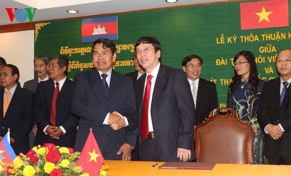 Сотрудничество между радио Голос Вьетнама и Национальной радиостанцией Камбоджи - ảnh 1