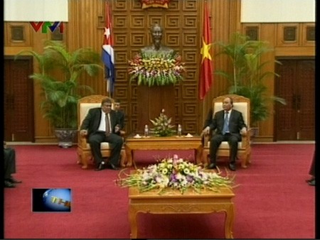 Вице-премьер Нгуен Суан Фук принял зампредседателя Совета министров Кубы - ảnh 1