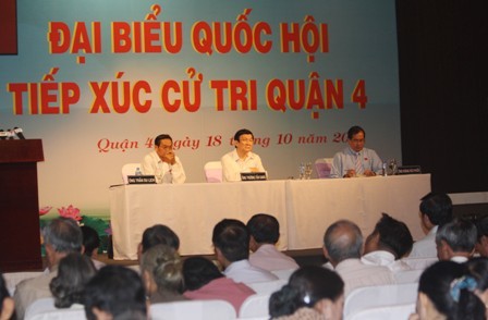 Президент Чыонг Тан Шанг встретился с избирателями 4-го района г.Хошимина - ảnh 1