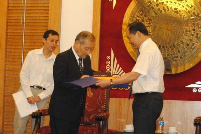 Церемония подписания контракта между Национальным Музеем вьетнамской истории... - ảnh 1