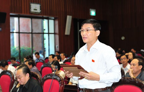 Вьетнамский парламент продолжает обсуждать социально-экономические вопросы - ảnh 1