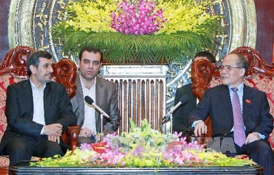 Руководители Вьетнама приняли президента Ирана - ảnh 1