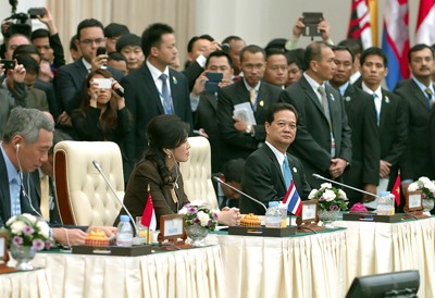 Вьетнам вносит активный вклад в дело развития региона - ảnh 1