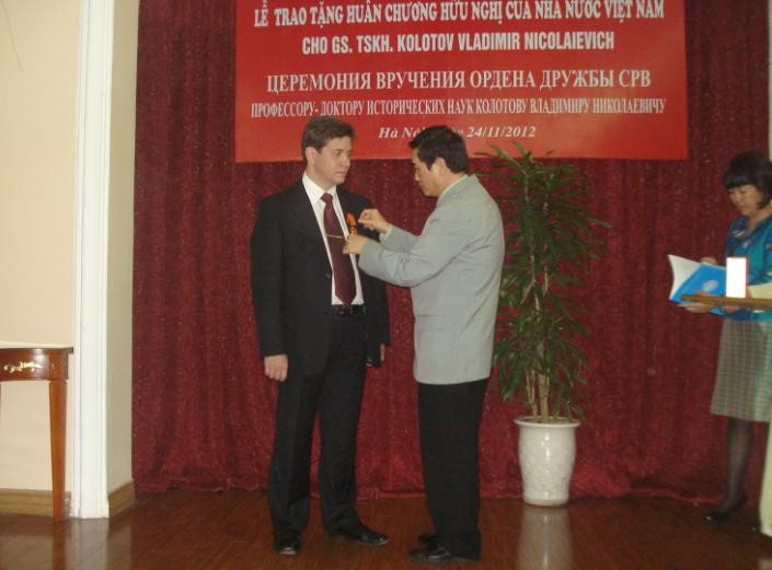 Российский учёный был награждён орденом Дружбы СРВ - ảnh 1