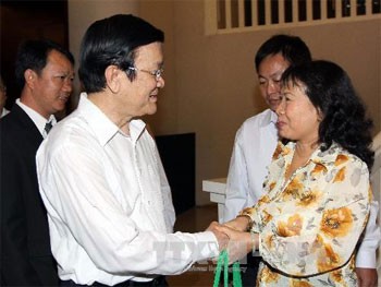 Президент СРВ Чыонг Тан Шанга встретился с избирателями 4-го района г. Хошимина - ảnh 1