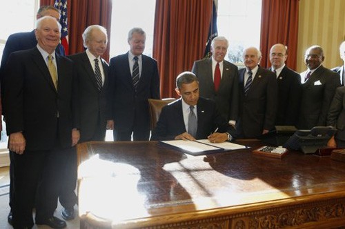 Президент США Барак Обама подписал закон Магнитского - ảnh 1