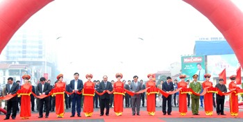 Открылся путепровод на транспортном узле Нгуен Ти Тхань - Ланг в Ханое - ảnh 1