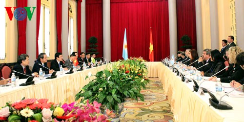 В Ханое состоялись переговоры между президентами Вьетнама и Аргентины - ảnh 2