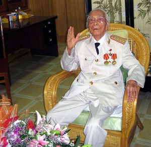 Министр обороны СРВ поздравил генерала армии Во Нгуен Зяпа с Новым годом - ảnh 1