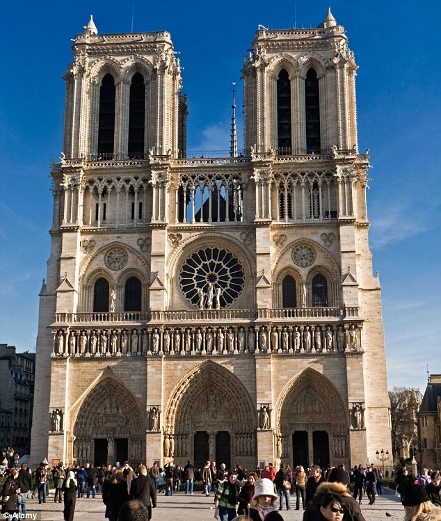 В Соборе Парижской Богоматери выставлены девять новых колоколов - ảnh 1