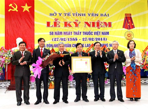 Во Вьетнаме отмечается День вьетнамского врача - ảnh 1