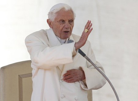 Папа римский Бенедикт XVI выступил со своей последней речью - ảnh 1