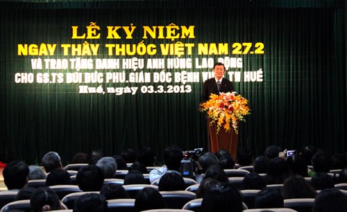 Президент Чыонг Тан Шанг посетил центральную больницу города Хюэ - ảnh 1