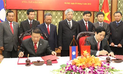 Министерства обороны Вьетнама и Лаоса подписали план сотрудничества на 2013 год - ảnh 1