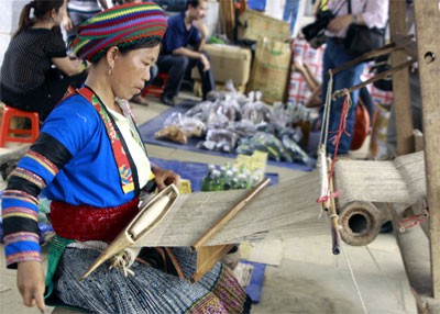 В городе Тхайнгуен открылся 4-й семинар на тему традиционного ткачества АСЕАН - ảnh 1