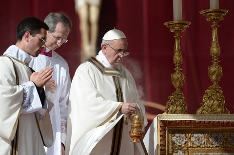 Папа Римский Франциск официально стал главой католической церкви - ảnh 1
