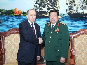 Министр обороны Фунг Куанг Тхань принял директора ФСБ РФ - ảnh 1