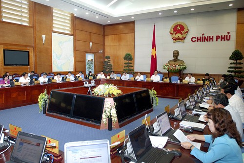 В Ханое прошло апрельское очередное заседание вьетнамского правительства - ảnh 1