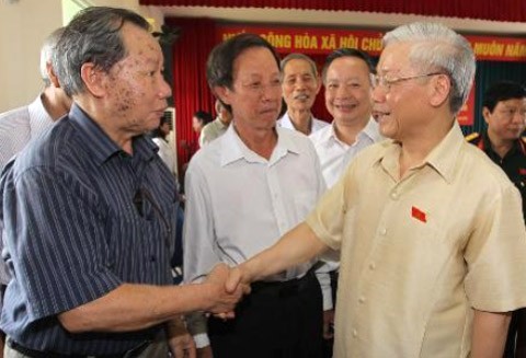 Генсек ЦК КПВ Нгуен Фу Чонг встретился с избирателями ханойского района Бадинь - ảnh 1