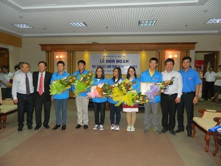 Вьетнамские школьники награждены на Международном научно-инженерном конкурсе - ảnh 1