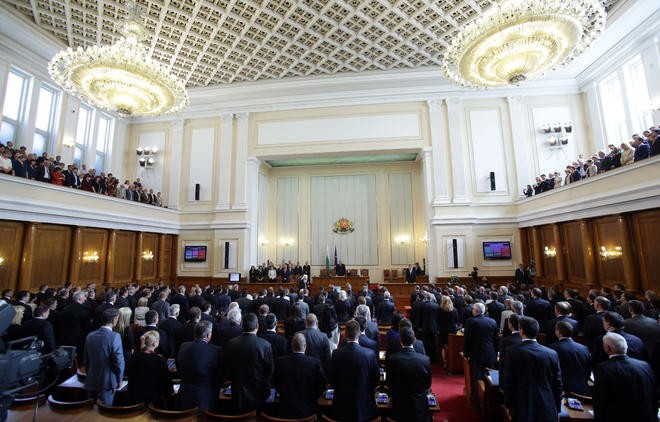 Болгарский парламент избрал новое правительство страны - ảnh 1
