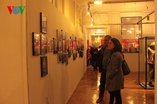 Во Франции прошла выставка подлинных экспонатов, посвященных Индокитаю и Вьетнаму - ảnh 1