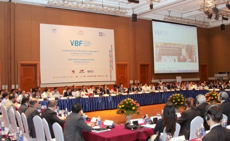 В Ханое прошел промежуточный форум вьетнамских предпринимателей-2013 - ảnh 1