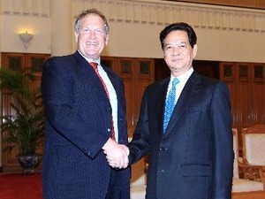 Нгуен Тан Зунг принял члена Национальной комиссией по финансовой ответственности и реформам США - ảnh 1