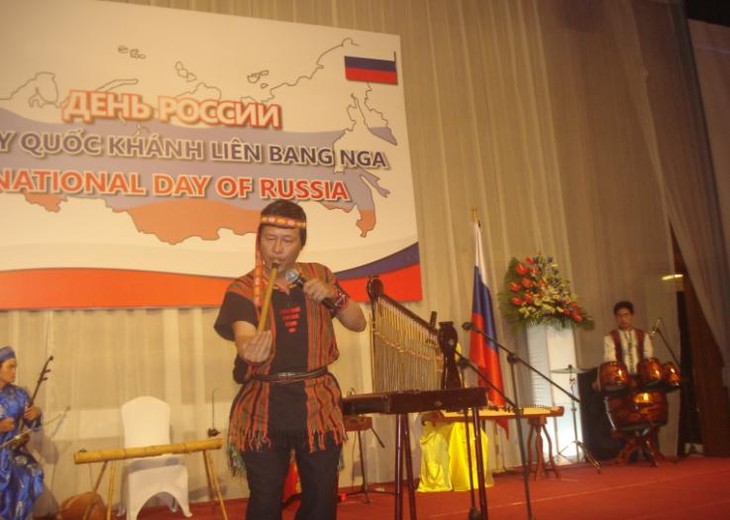 Во Вьетнаме празднуется День России - ảnh 10