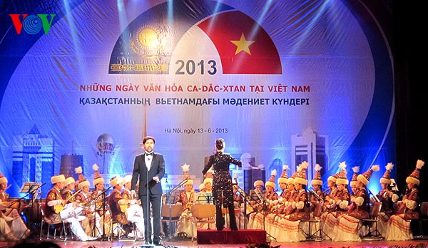 Во Вьетнаме проходят Дни культуры Казахстана - ảnh 1