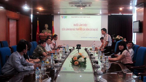 Руководители Голоса Вьетнама приняли делегацию накануне назначенных послов Вьетнама - ảnh 1