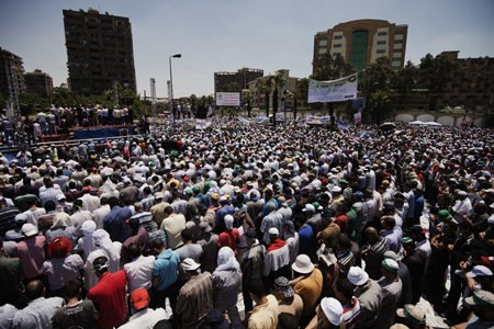 Тысячи египтян вышли на демонстрацию в поддержку президента Мухаммеда Мурси - ảnh 1